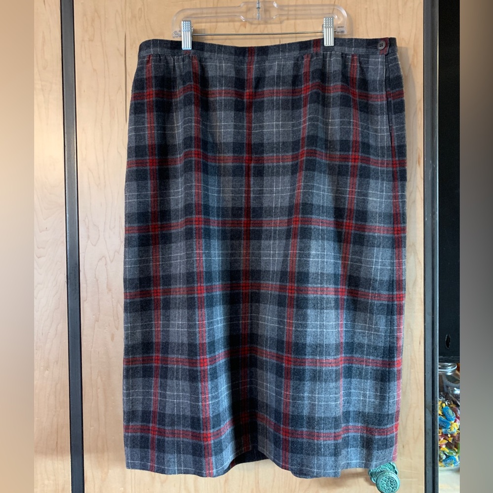 Pendleton 100% wool plaid skirt, fits like size 14